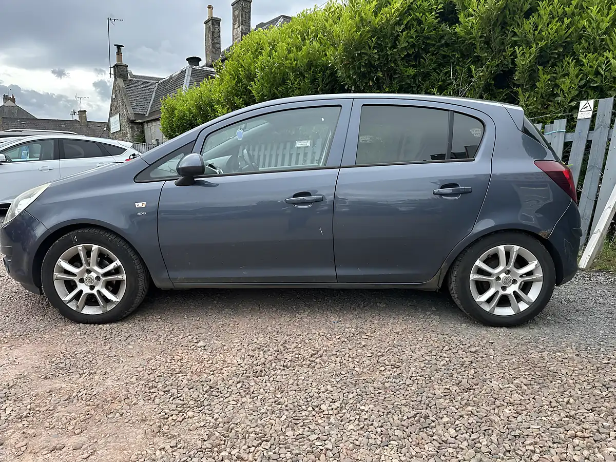 Used 2010 Vauxhall Corsa Sxi Blue - Interior and Exterior details 8