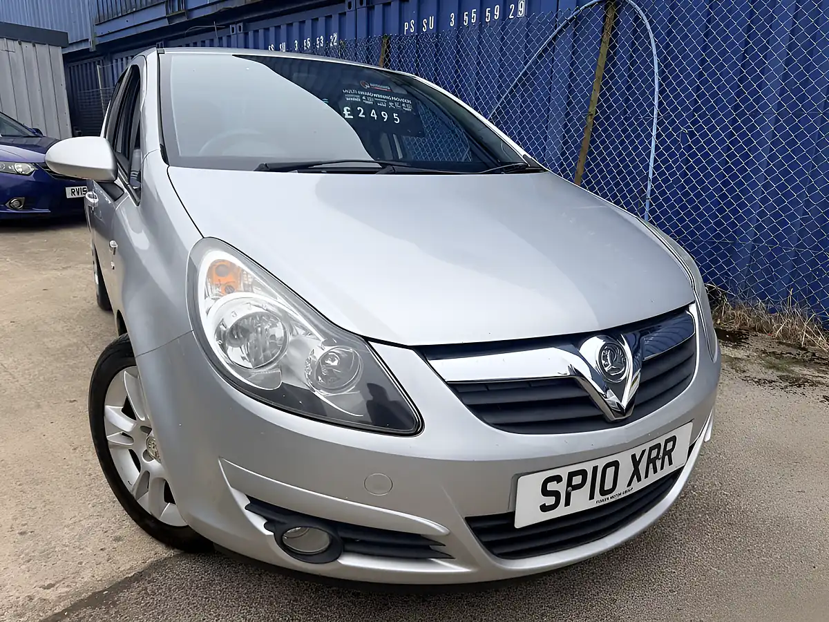 Used 2010 Vauxhall Corsa Sxi Silver - Front View