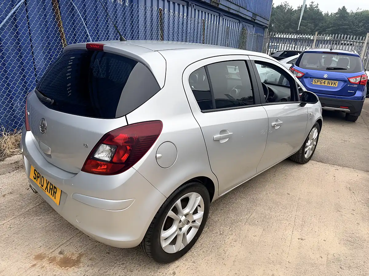 Used 2010 Vauxhall Corsa Sxi Silver - Interior and Exterior details 11