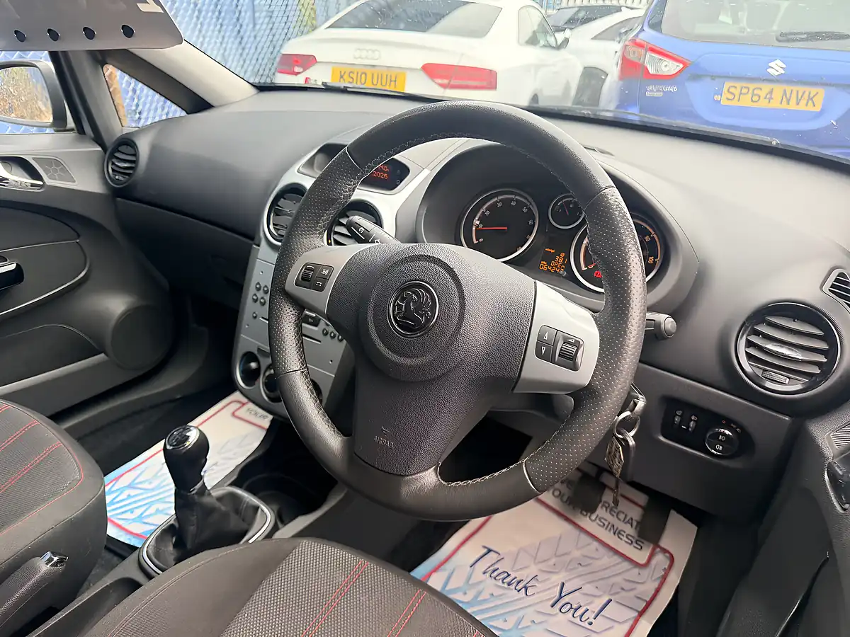 Used 2010 Vauxhall Corsa Sxi Silver - Interior and Exterior details 13