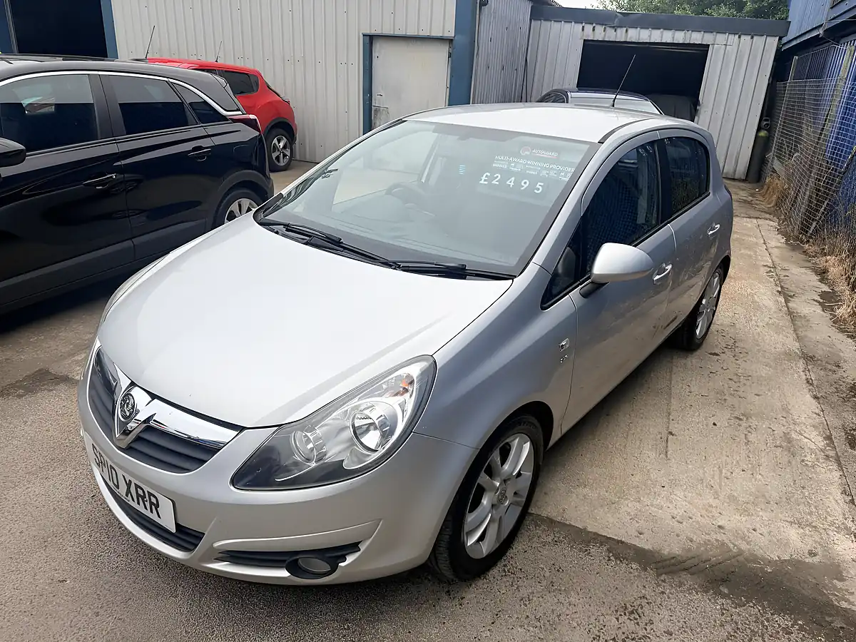 Used 2010 Vauxhall Corsa Sxi Silver - Interior and Exterior details 3