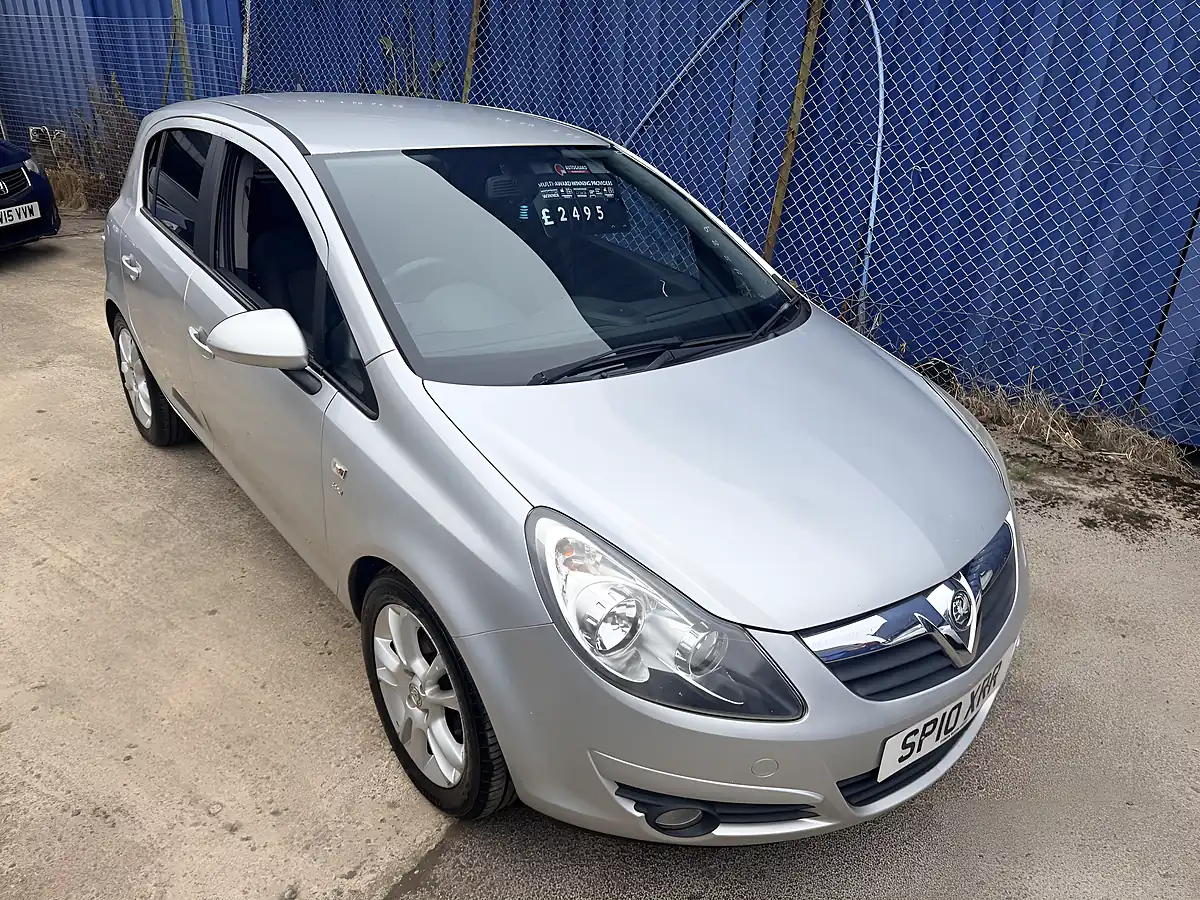 Used 2010 Vauxhall Corsa Sxi Silver - Interior and Exterior details 4
