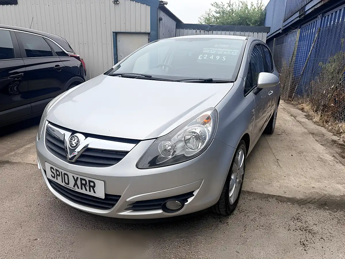 Used 2010 Vauxhall Corsa Sxi Silver - Interior and Exterior details 8