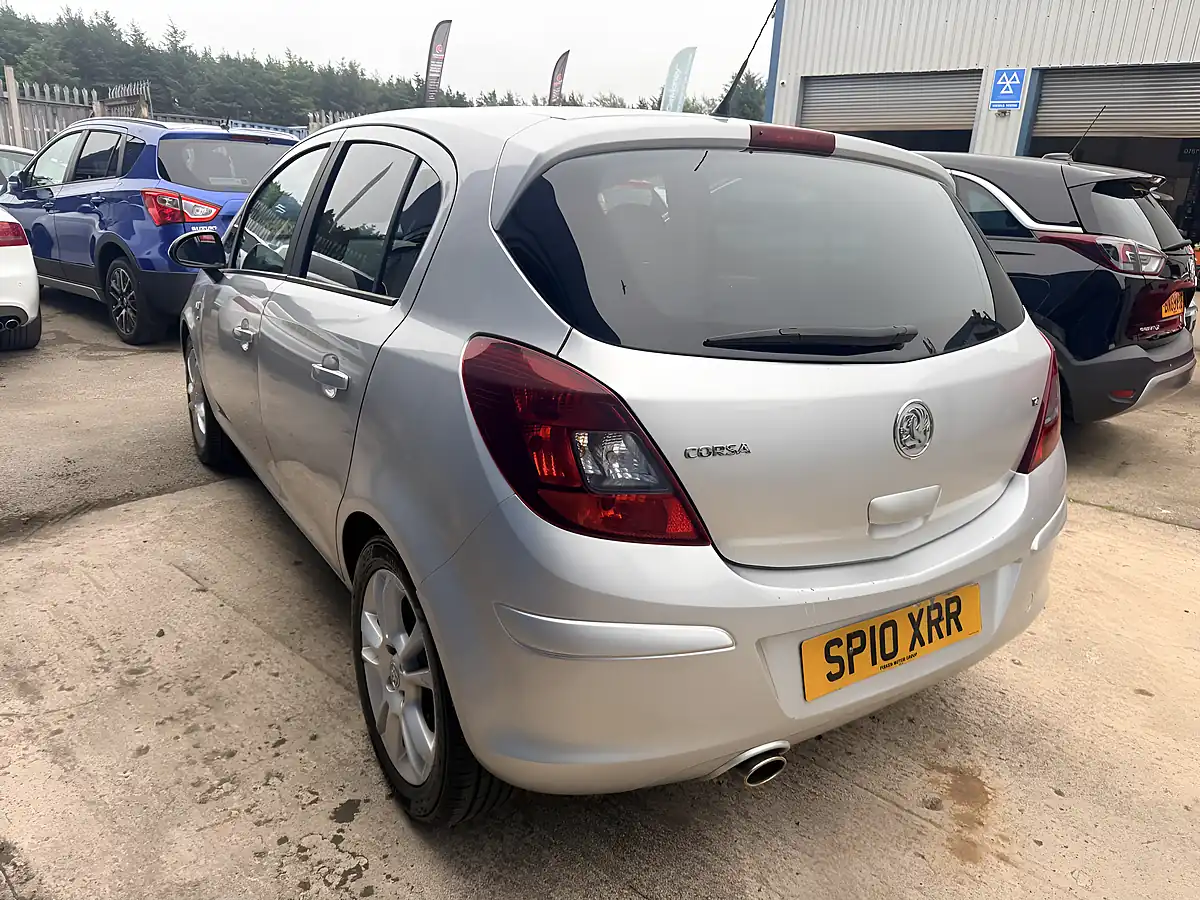 Used 2010 Vauxhall Corsa Sxi Silver - Interior and Exterior details 9