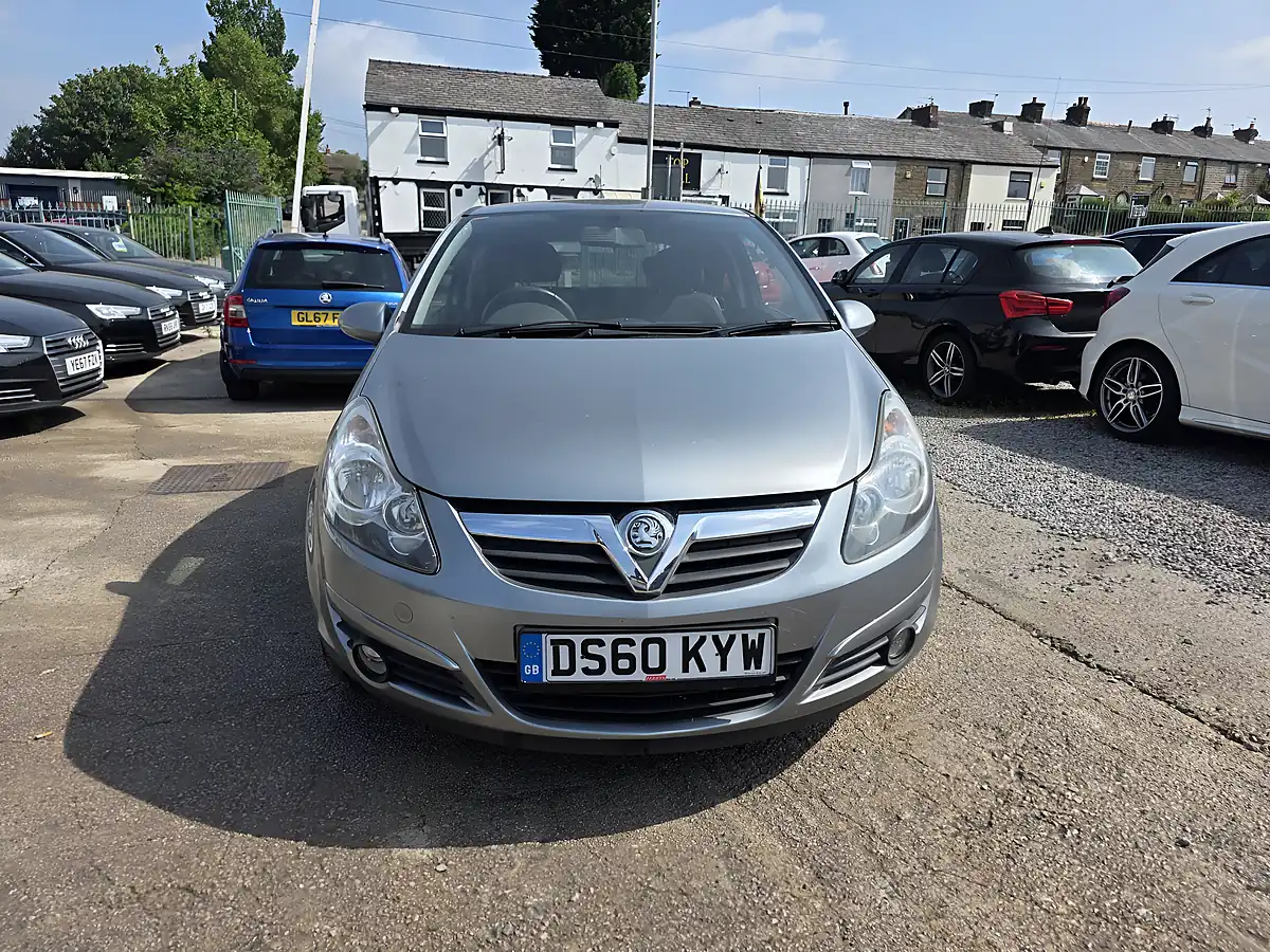 Used 2010 Vauxhall Corsa Sxi Silver - Front View