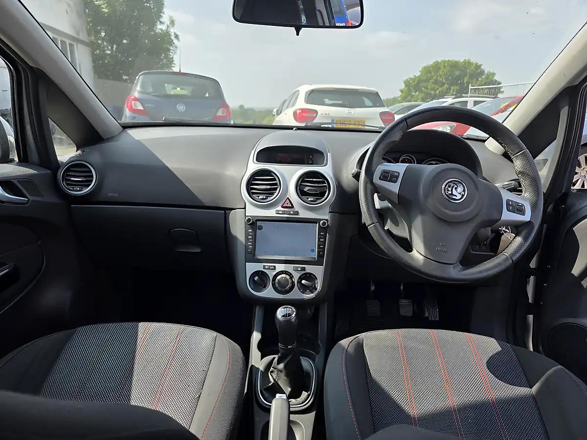 Used 2010 Vauxhall Corsa Sxi Silver - Interior and Exterior details 13