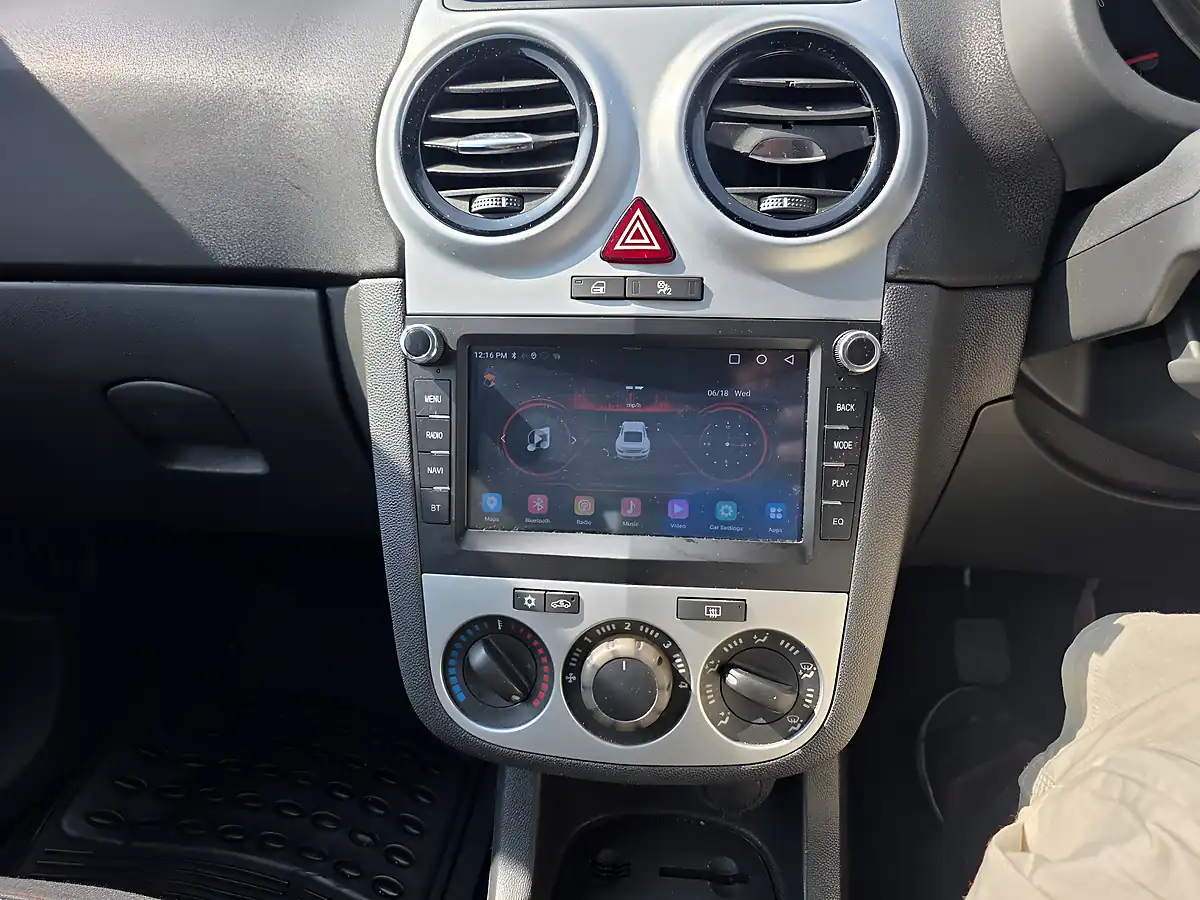 Used 2010 Vauxhall Corsa Sxi Silver - Interior and Exterior details 15