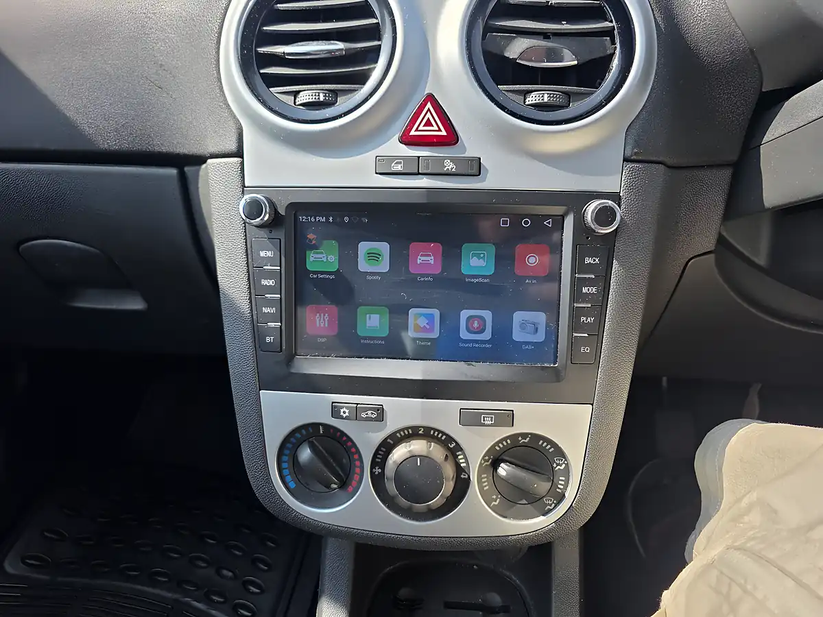 Used 2010 Vauxhall Corsa Sxi Silver - Interior and Exterior details 16