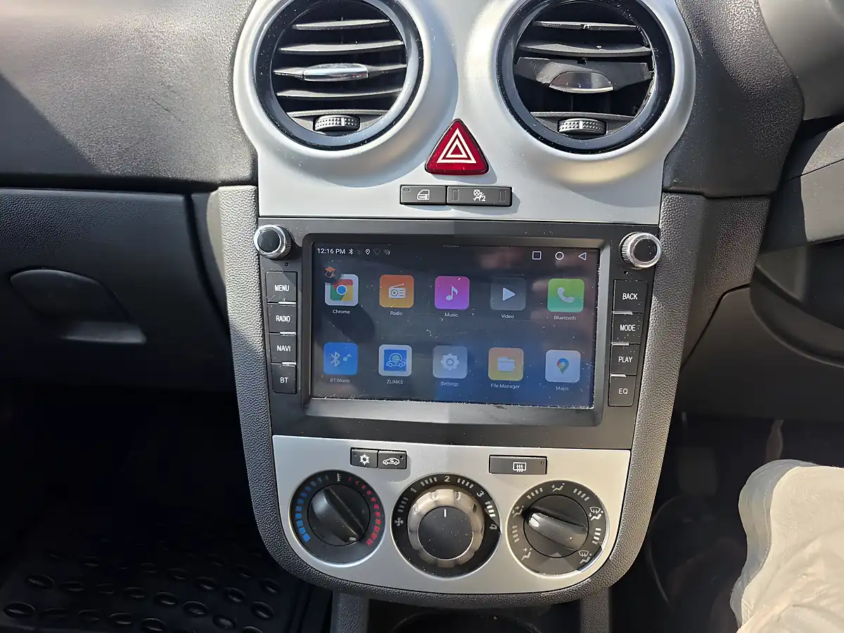 Used 2010 Vauxhall Corsa Sxi Silver - Interior and Exterior details 17