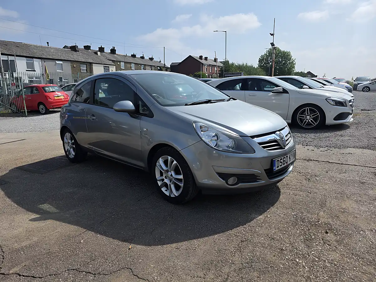 Used 2010 Vauxhall Corsa Sxi Silver - Interior and Exterior details 2