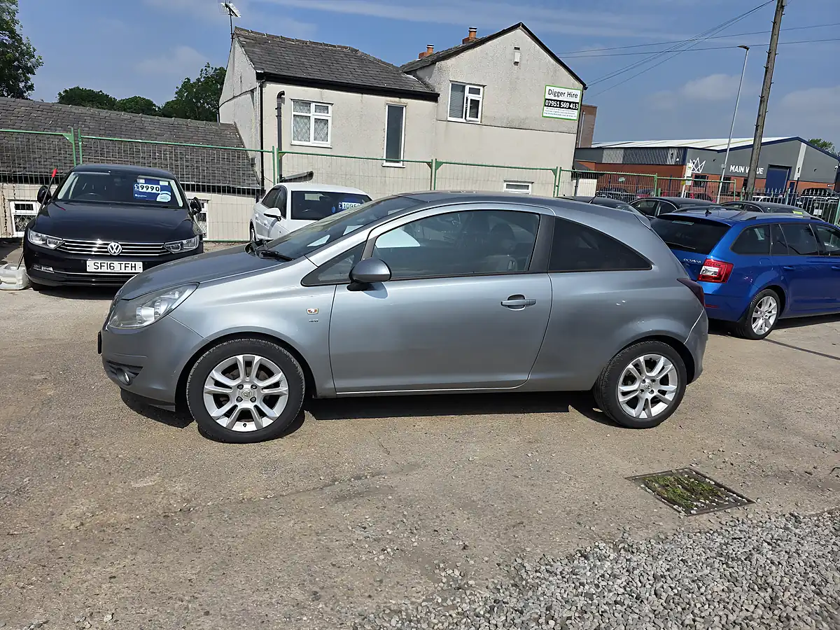 Used 2010 Vauxhall Corsa Sxi Silver - Interior and Exterior details 4