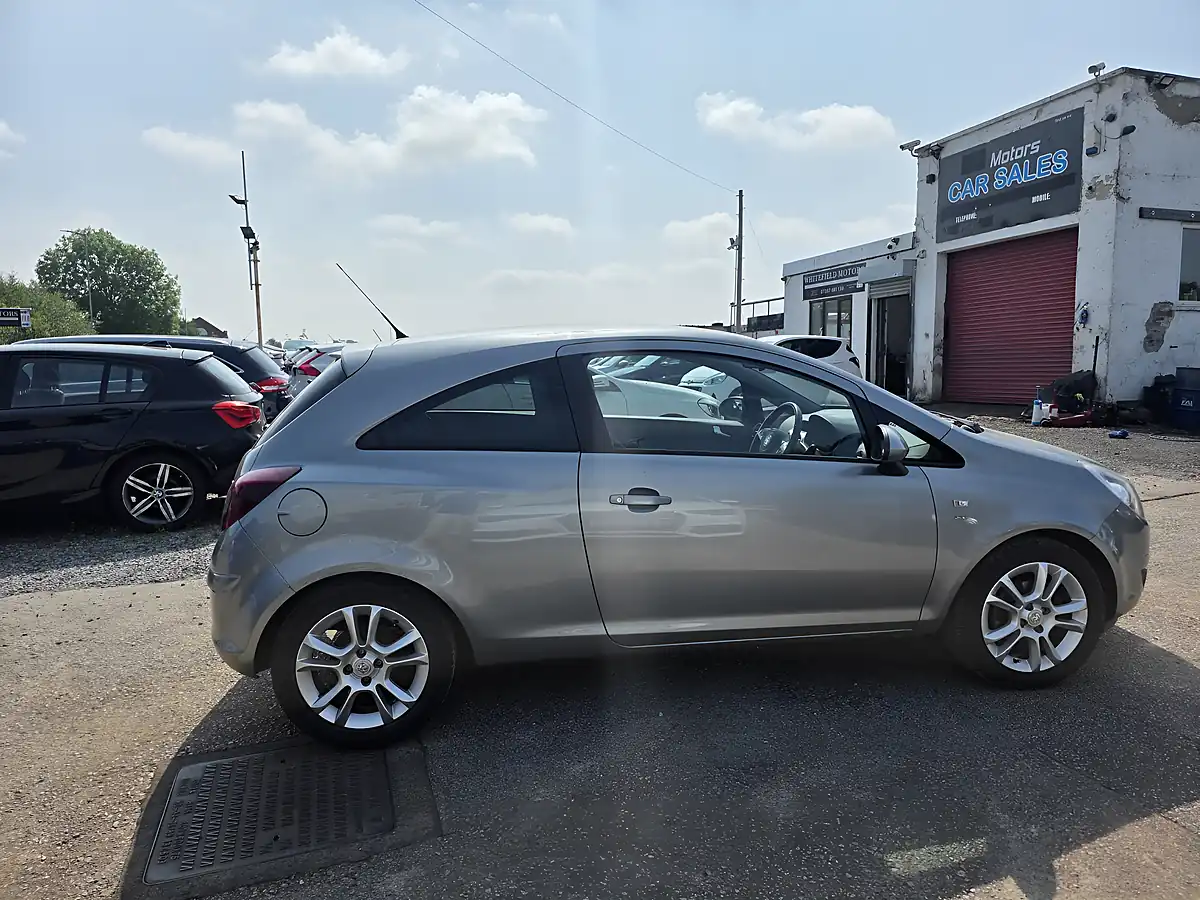 Used 2010 Vauxhall Corsa Sxi Silver - Interior and Exterior details 5