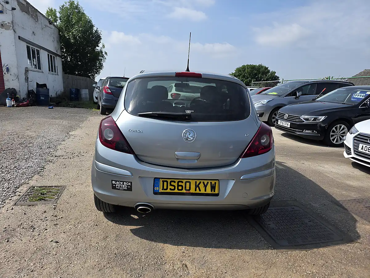 Used 2010 Vauxhall Corsa Sxi Silver - Interior and Exterior details 7