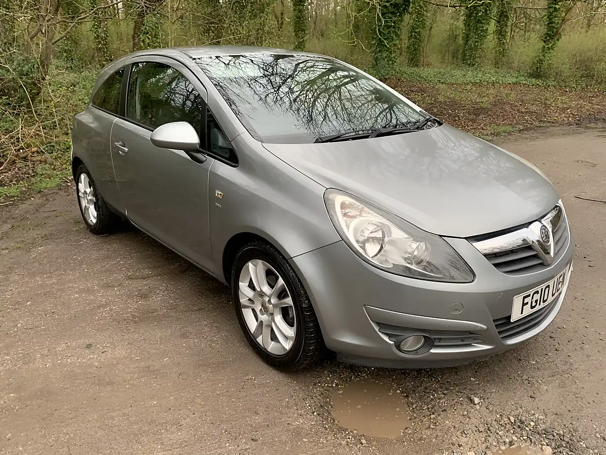 Used 2010 Vauxhall Corsa Sxi Silver - Front View