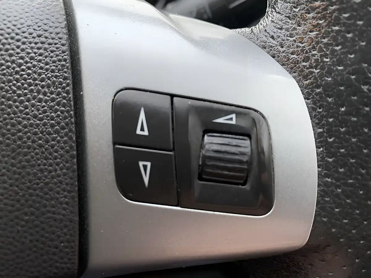 Used 2010 Vauxhall Corsa Sxi Silver - Interior and Exterior details 19