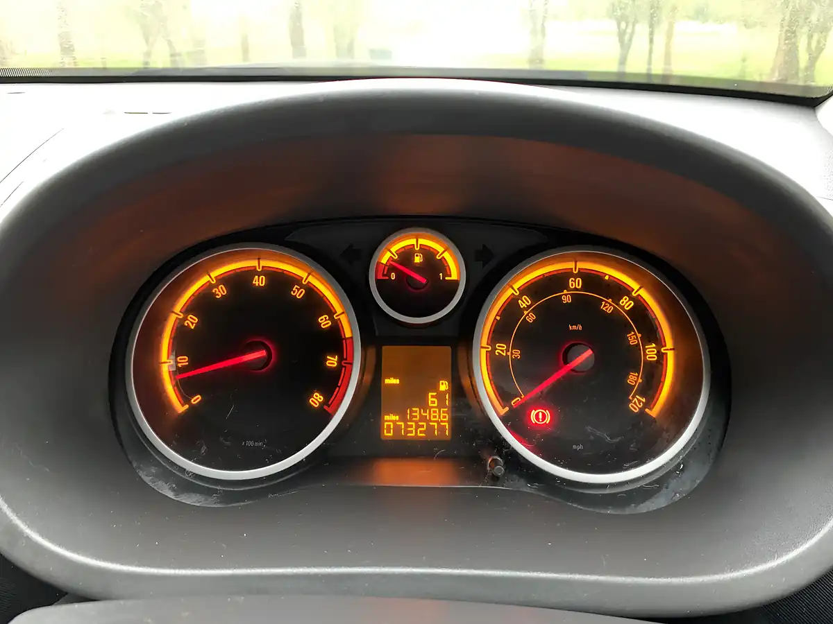 Used 2010 Vauxhall Corsa Sxi Silver - Interior and Exterior details 20