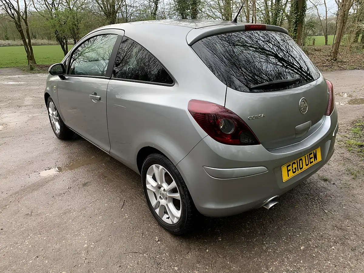 Used 2010 Vauxhall Corsa Sxi Silver - Interior and Exterior details 6