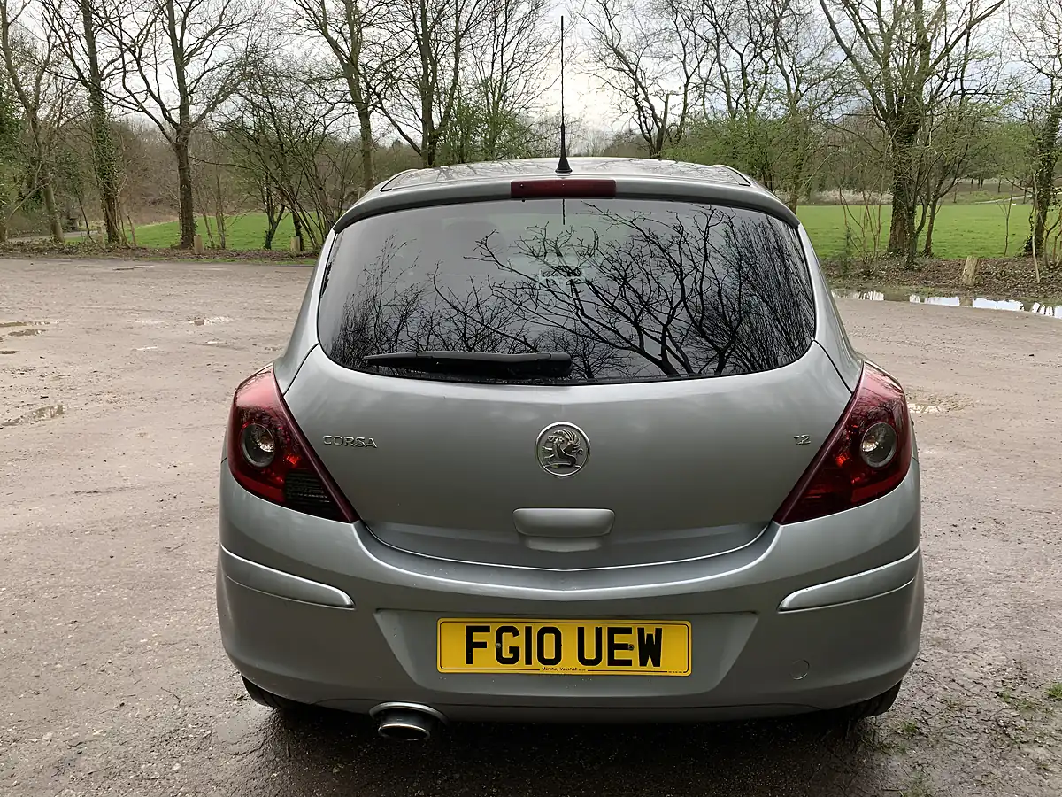 Used 2010 Vauxhall Corsa Sxi Silver - Interior and Exterior details 7