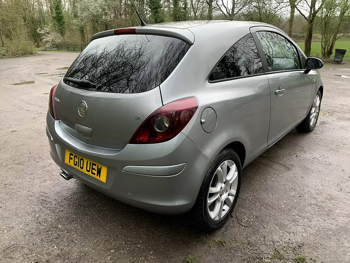 Used 2010 Vauxhall Corsa Sxi Silver - Interior and Exterior details 8