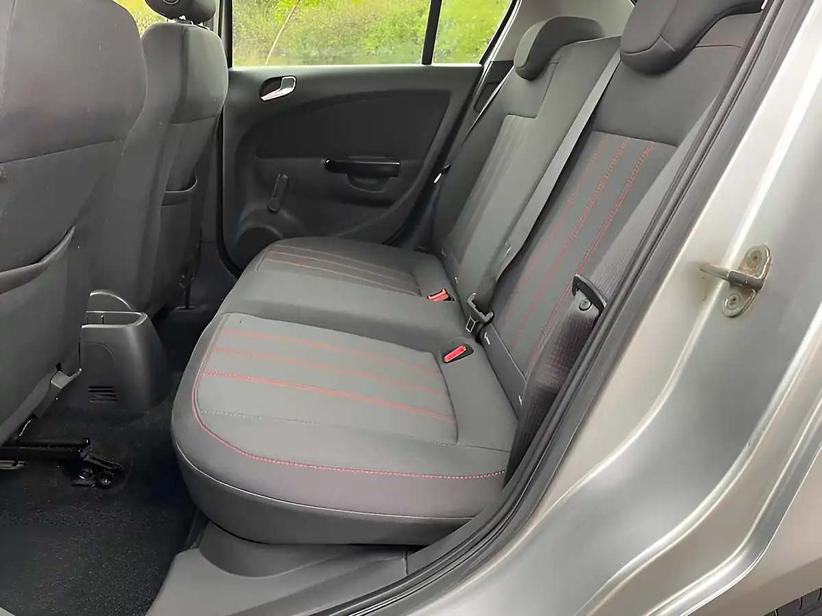 Used 2010 Vauxhall Corsa Sxi Silver - Interior and Exterior details 10