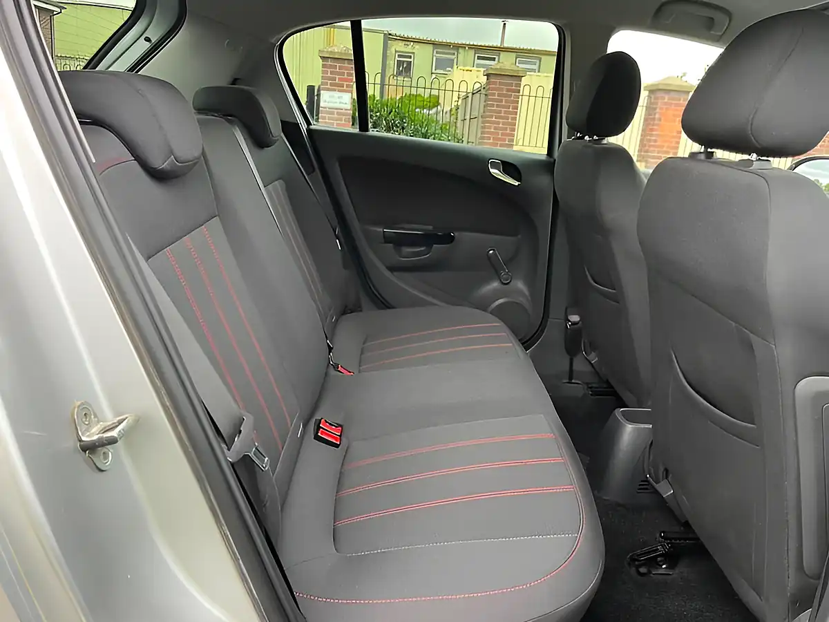 Used 2010 Vauxhall Corsa Sxi Silver - Interior and Exterior details 12