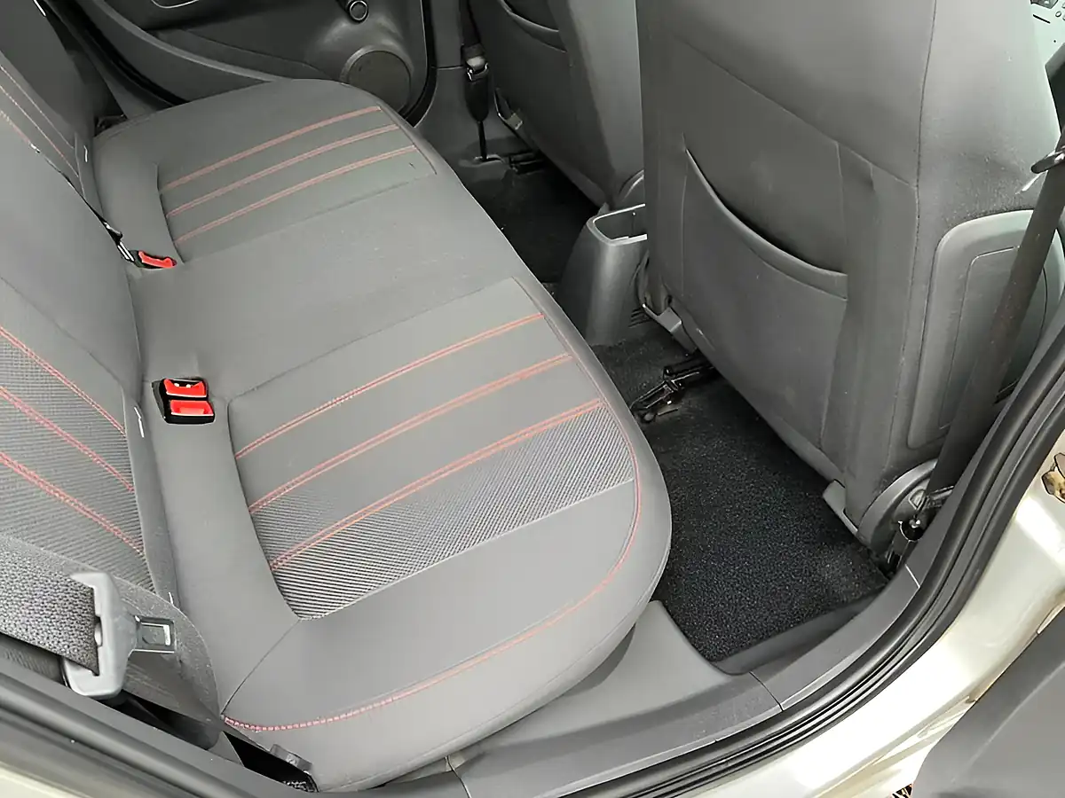 Used 2010 Vauxhall Corsa Sxi Silver - Interior and Exterior details 13