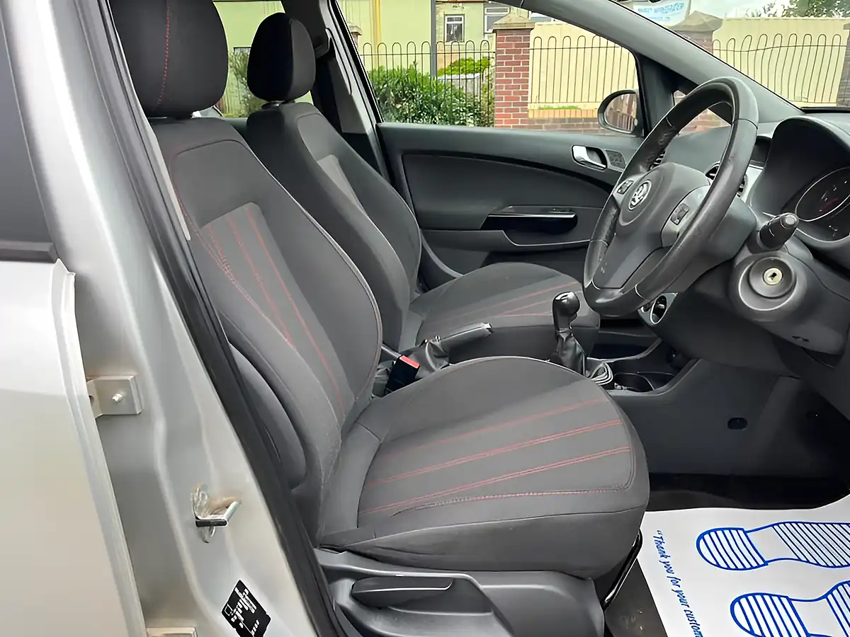 Used 2010 Vauxhall Corsa Sxi Silver - Interior and Exterior details 14