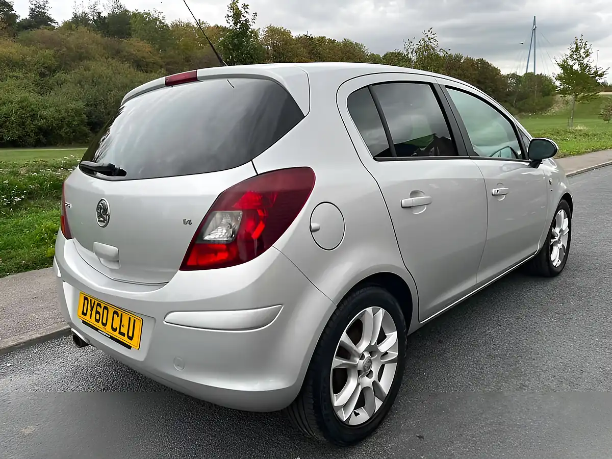 Used 2010 Vauxhall Corsa Sxi Silver - Interior and Exterior details 2