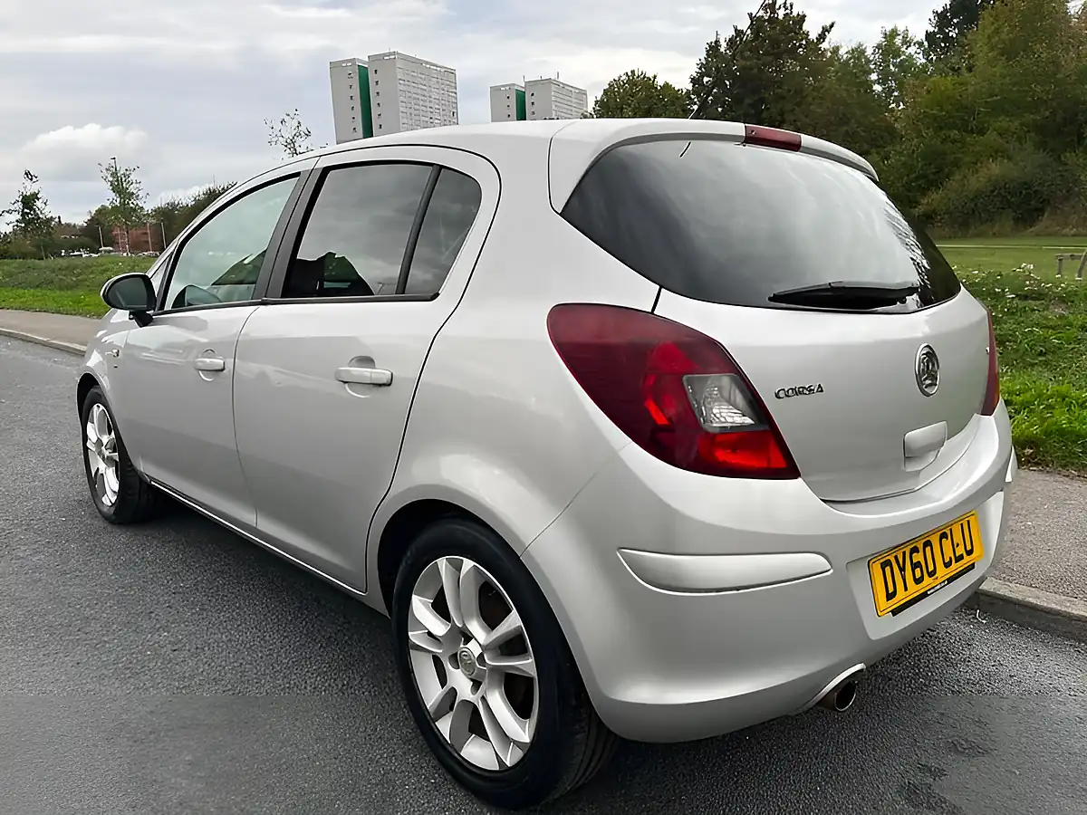Used 2010 Vauxhall Corsa Sxi Silver - Interior and Exterior details 3