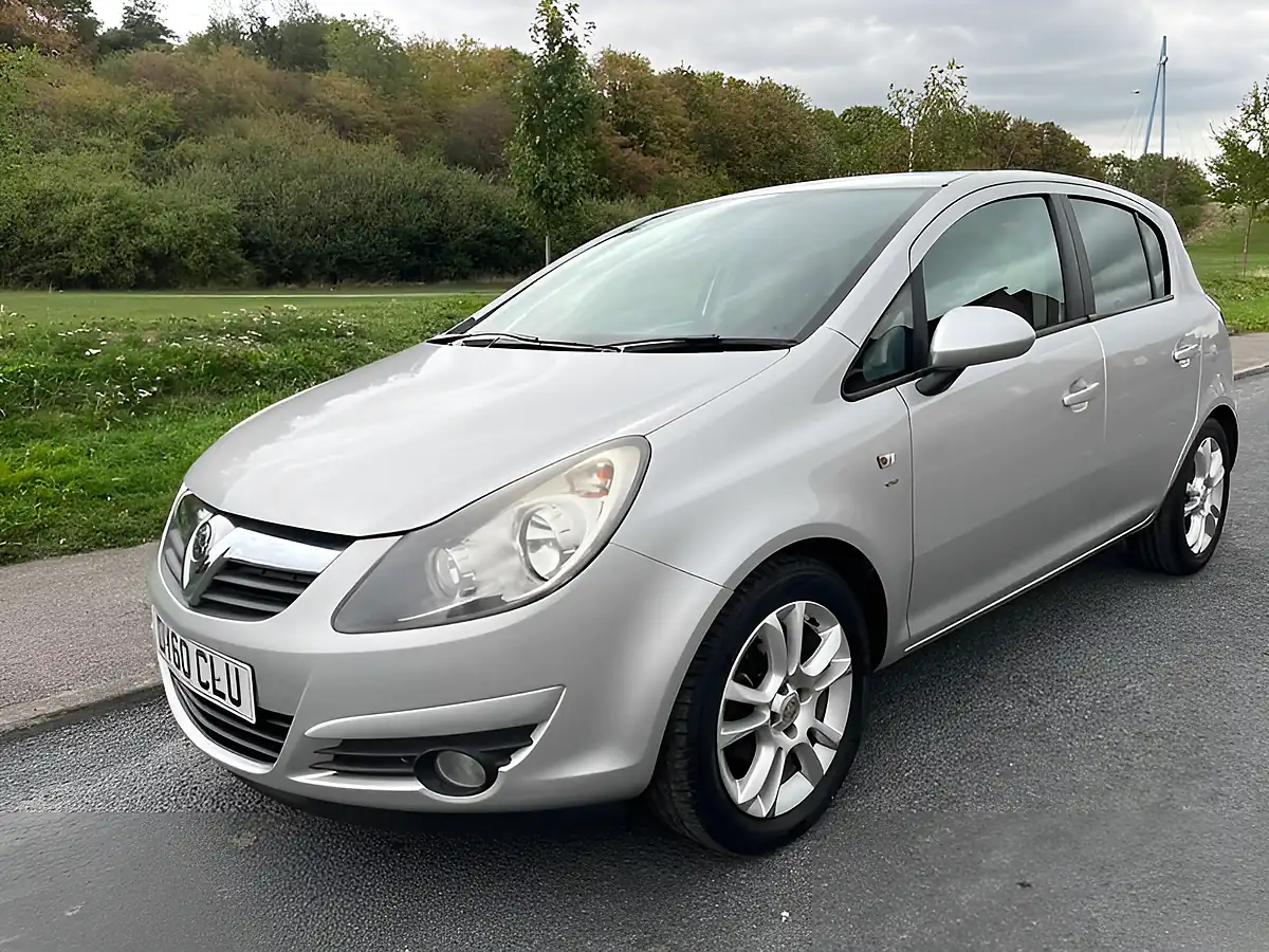 Used 2010 Vauxhall Corsa Sxi Silver - Interior and Exterior details 5