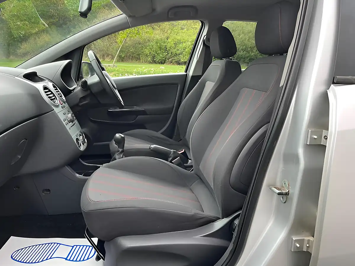 Used 2010 Vauxhall Corsa Sxi Silver - Interior and Exterior details 6