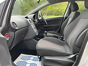 Used 2010 Vauxhall Corsa Sxi Silver - Interior and Exterior details 7