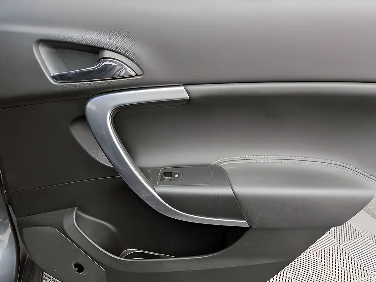 Used 2010 Vauxhall Insignia Se Nav Grey - Interior and Exterior details 12