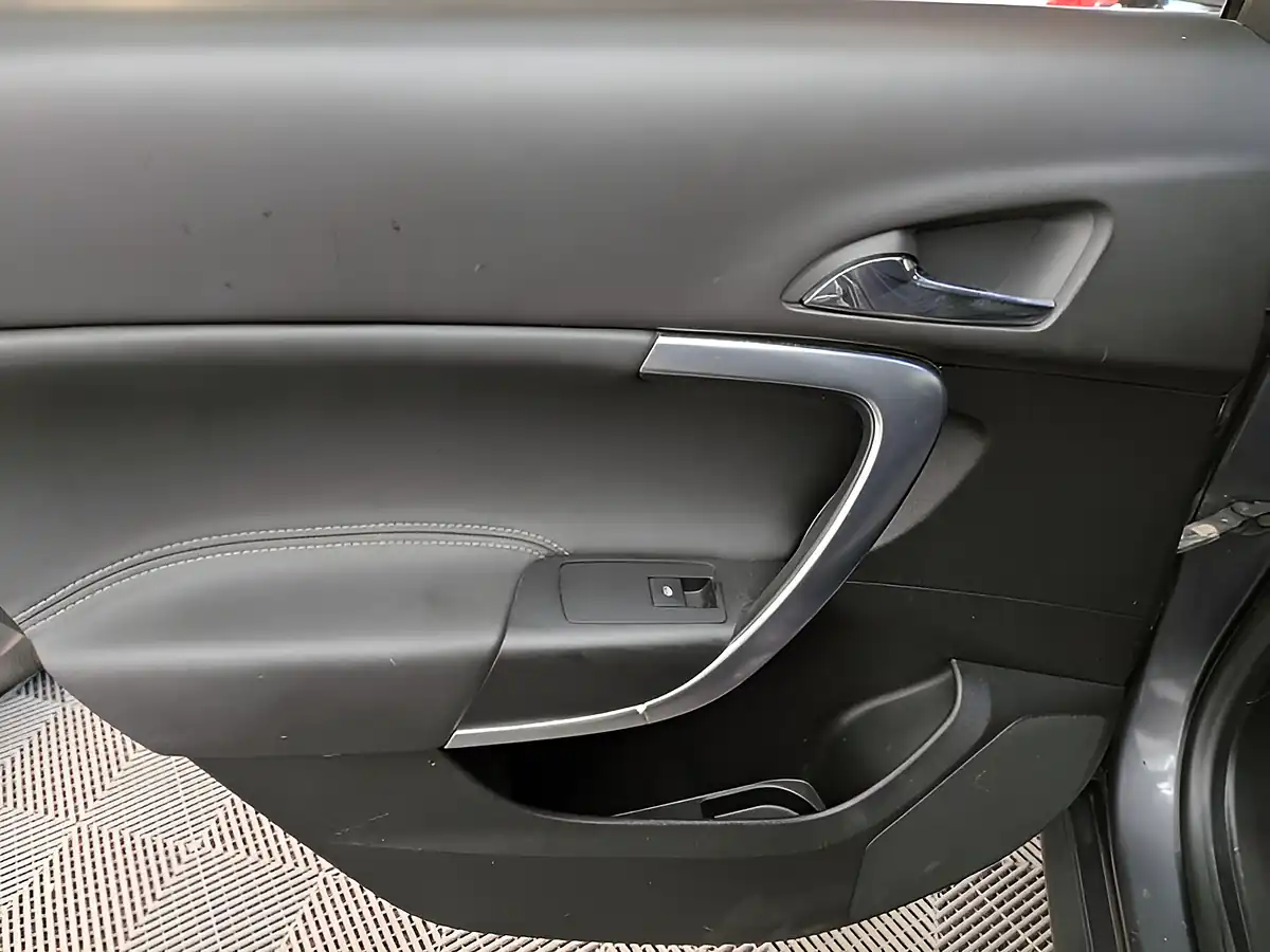Used 2010 Vauxhall Insignia Se Nav Grey - Interior and Exterior details 16