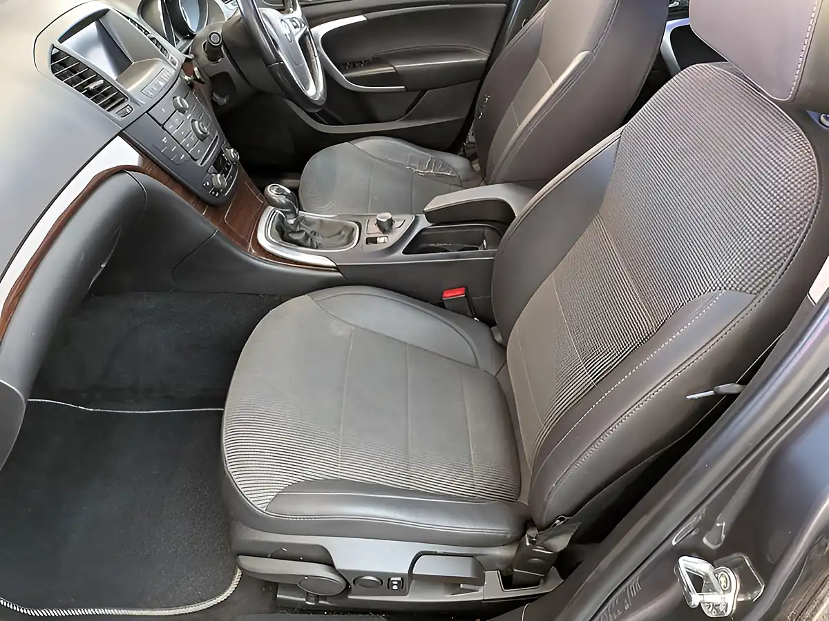 Used 2010 Vauxhall Insignia Se Nav Grey - Interior and Exterior details 17