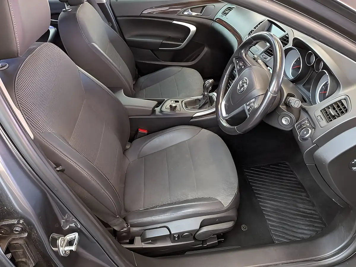 Used 2010 Vauxhall Insignia Se Nav Grey - Interior and Exterior details 8