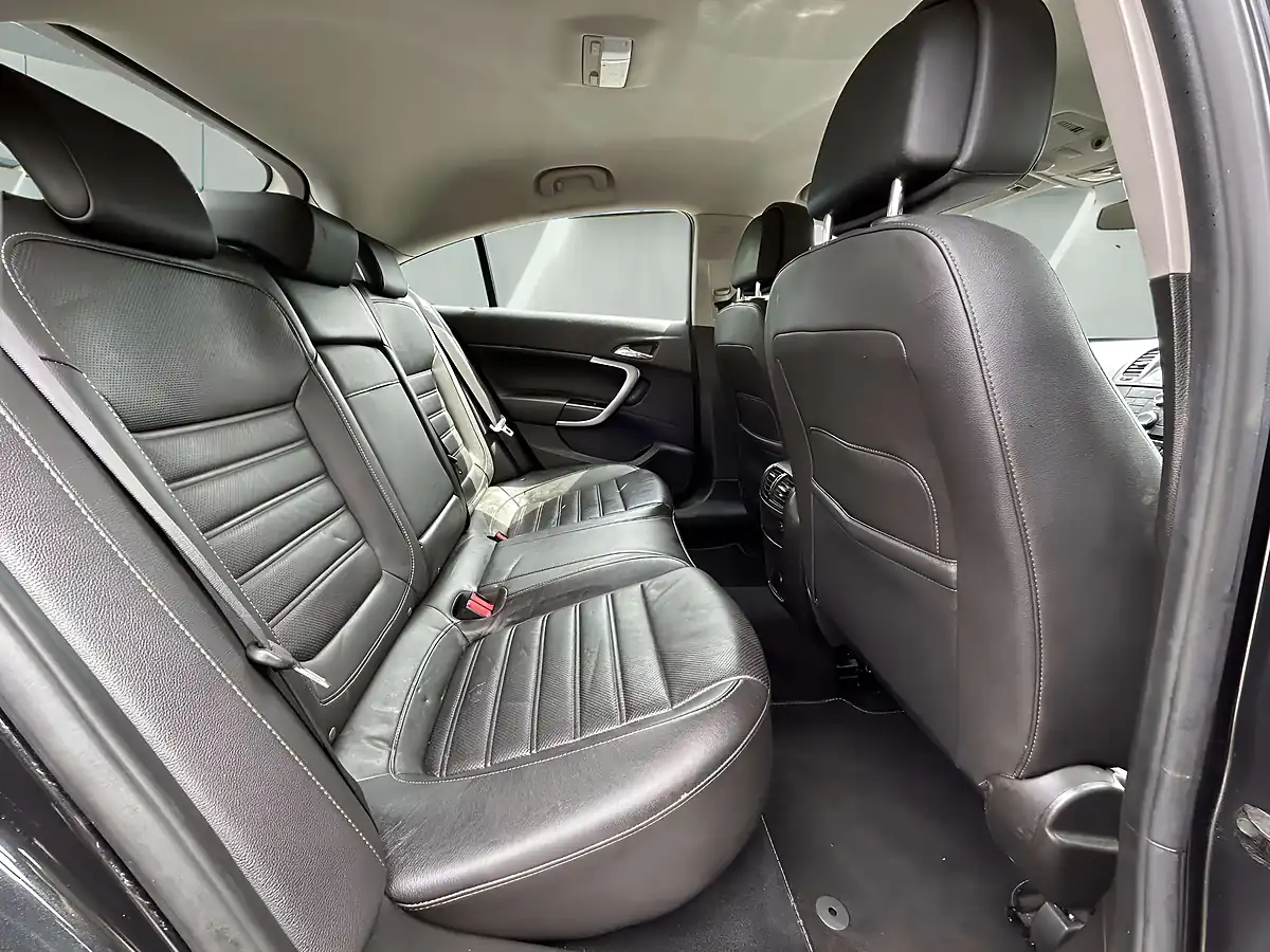 Used 2010 Vauxhall Insignia Sri Black - Interior and Exterior details 16