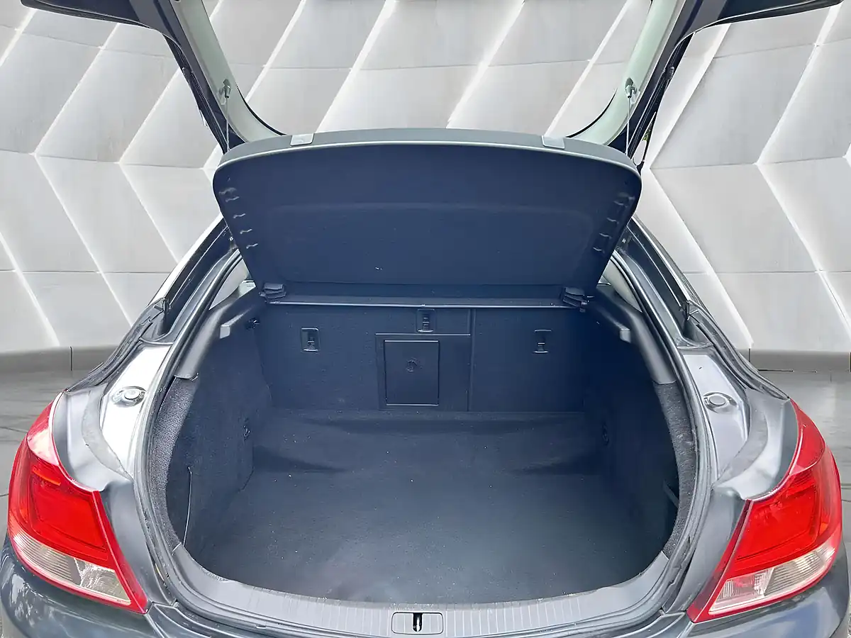 Used 2010 Vauxhall Insignia Sri Black - Interior and Exterior details 17