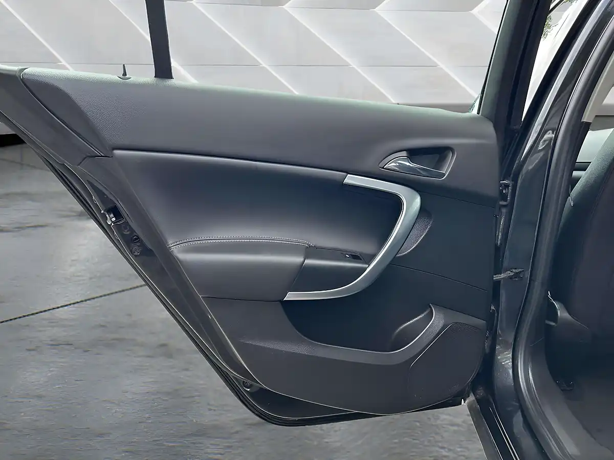 Used 2010 Vauxhall Insignia Sri Black - Interior and Exterior details 18
