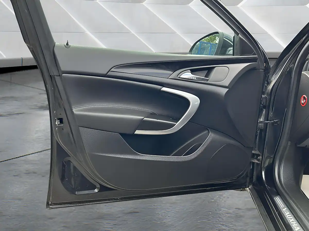 Used 2010 Vauxhall Insignia Sri Black - Interior and Exterior details 19