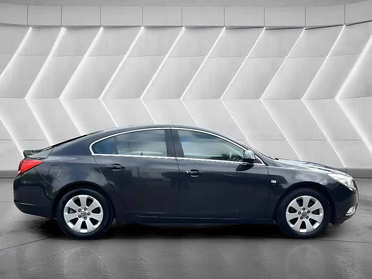 Used 2010 Vauxhall Insignia Sri Black - Interior and Exterior details 5