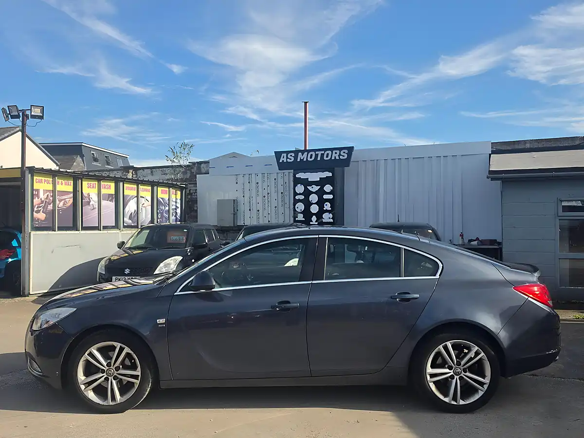 Used 2010 Vauxhall Insignia Sri Nav Blue - Interior and Exterior details 4