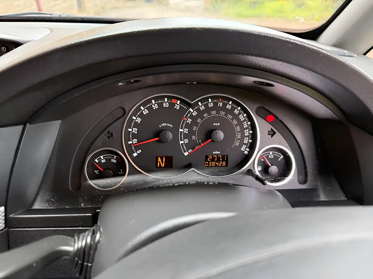 Used 2010 Vauxhall Meriva Design Easytronic Gold - Interior and Exterior details 9