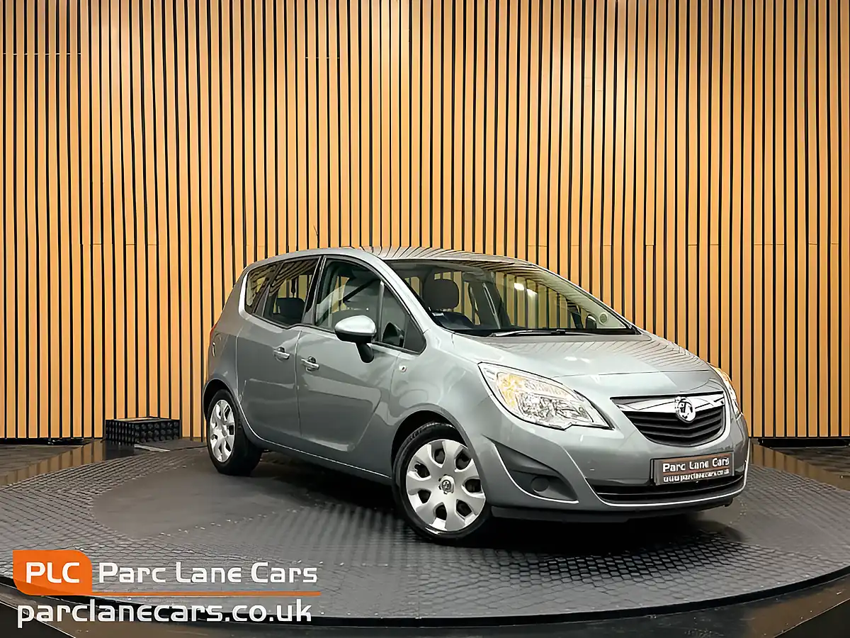 Used 2010 Vauxhall Meriva Exclusiv Silver - Front View