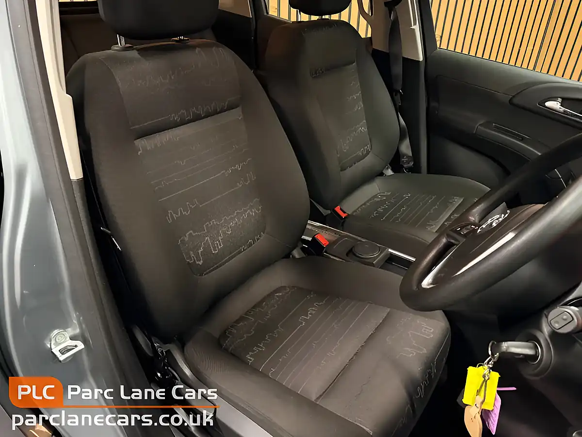 Used 2010 Vauxhall Meriva Exclusiv Silver - Interior and Exterior details 17