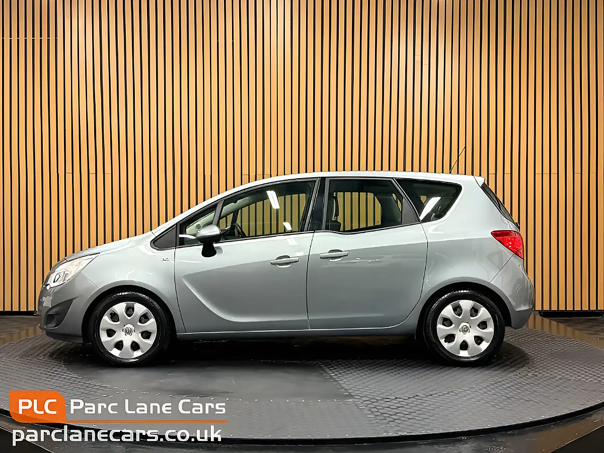 Used 2010 Vauxhall Meriva Exclusiv Silver - Interior and Exterior details 4