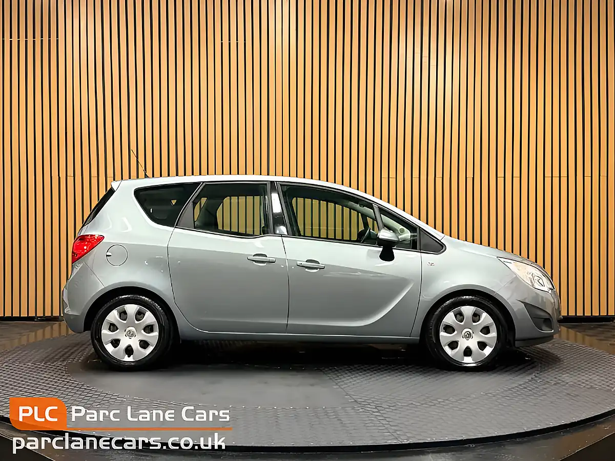 Used 2010 Vauxhall Meriva Exclusiv Silver - Interior and Exterior details 8