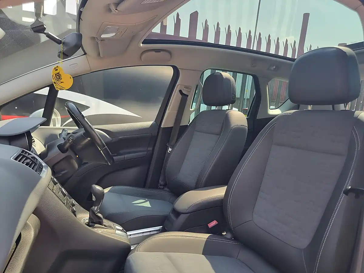 Used 2010 Vauxhall Meriva Se Silver - Interior and Exterior details 17