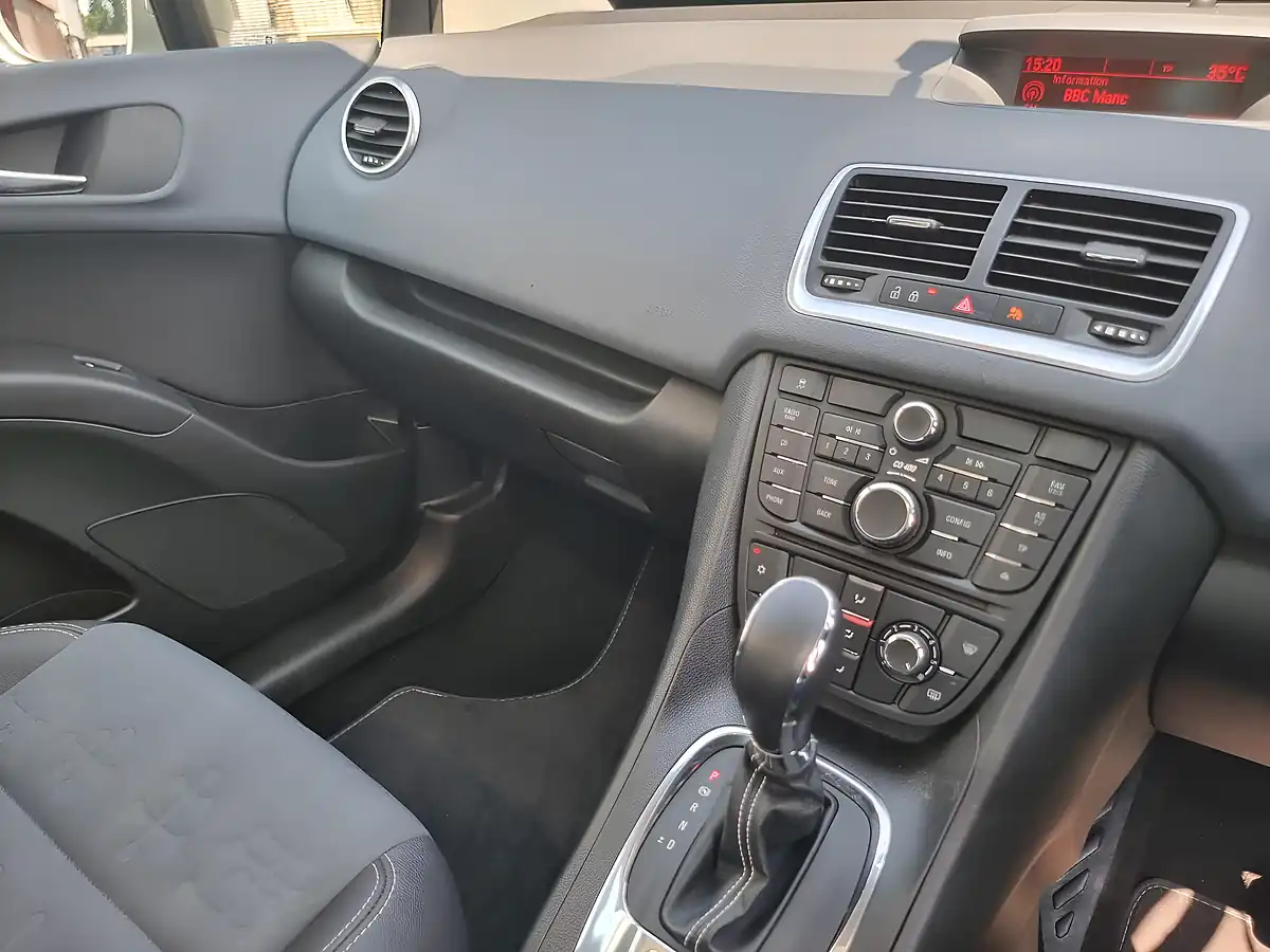 Used 2010 Vauxhall Meriva Se Silver - Interior and Exterior details 18