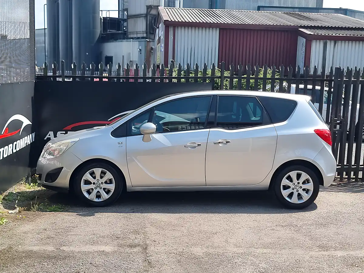 Used 2010 Vauxhall Meriva Se Silver - Interior and Exterior details 4